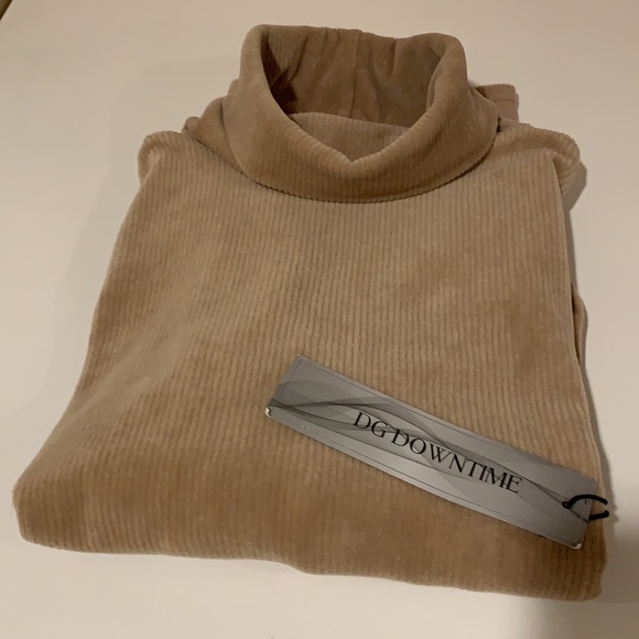 DG Downtime turtleneck sweater. - Picture 4 of 5